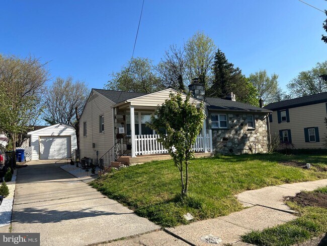 Building Photo - 40 Collins Ln