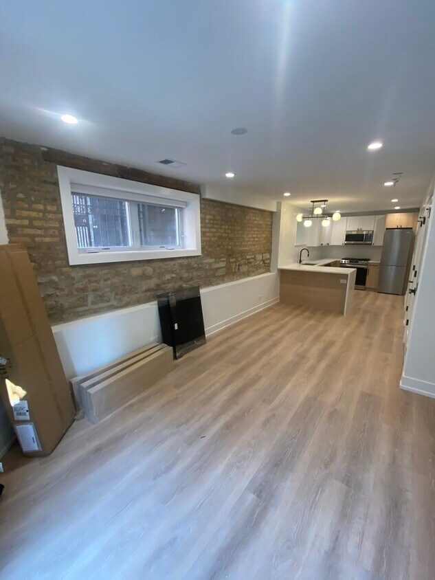 Foto principal - 618 W Wrightwood Ave