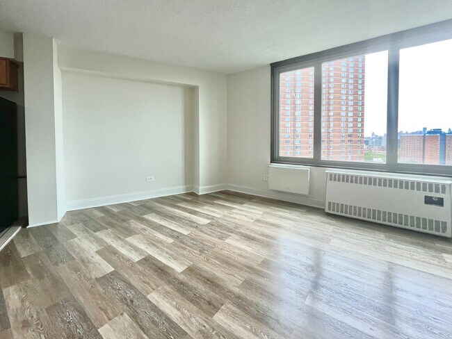 Foto del edificio - 3333 Broadway