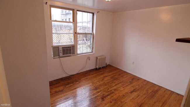 Building Photo - 4 br, 1 bath Apartment - 213 N 5th St Unit 1F