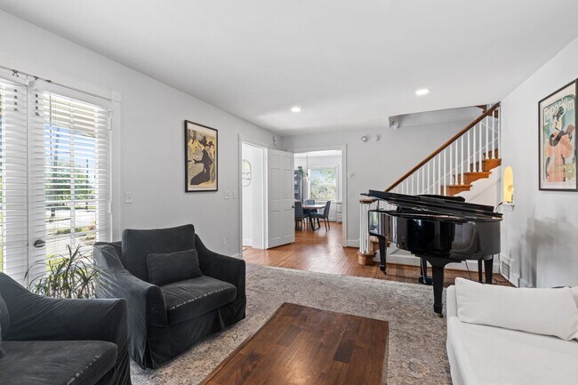 Building Photo - Luxurious Brick Colonial in Prestigious Gu...