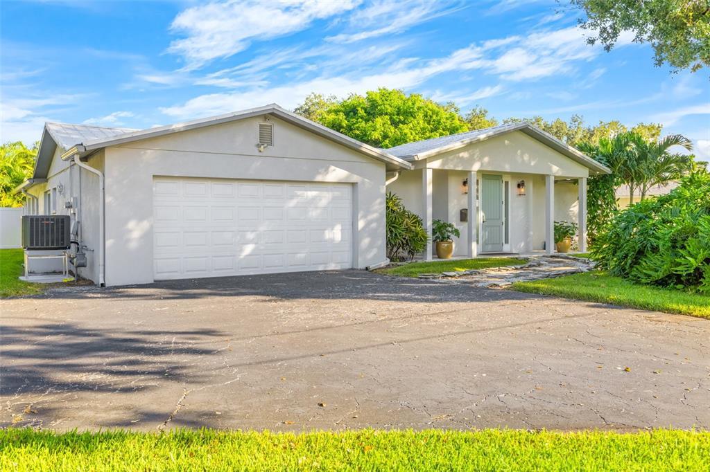 Foto principal - 4085 42nd Ave S