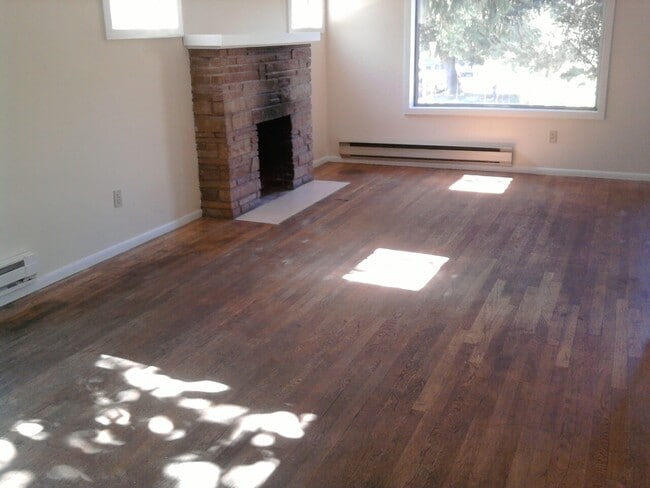 Foto del edificio - Bungalow on Corner Lot in University District!