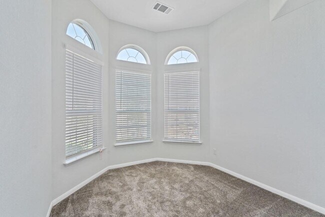 Foto del edificio - 829 Blue Oak Blvd