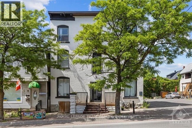 Photo du bâtiment - 883 Somerset St W