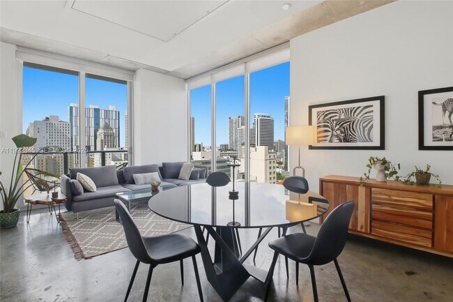 Foto del edificio - 151 SE 1st St