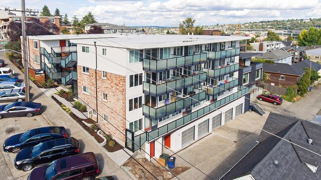 Building Photo - 1020 5th Ave N