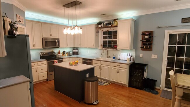 Building Photo - 115 Yardarm Ct