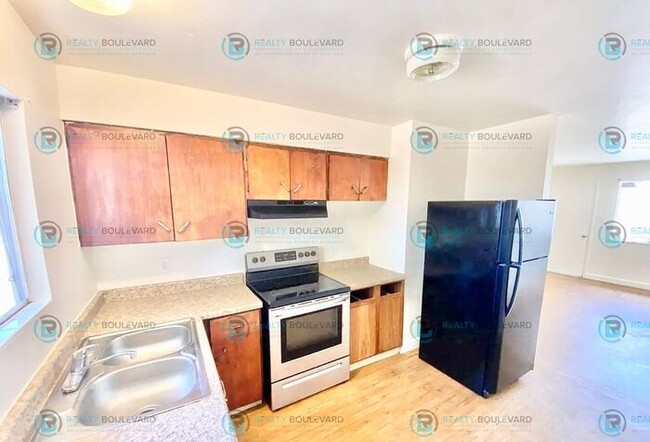 Building Photo - Spacious & Cozy 2-Bedroom Apartment with P...