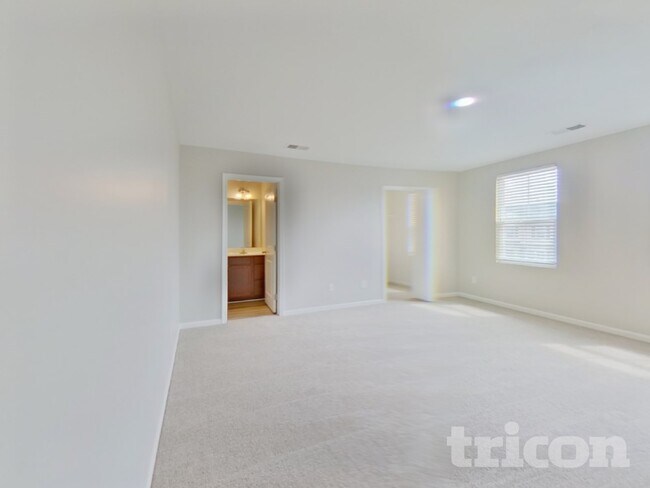 Foto del edificio - 656 McCormick Ln
