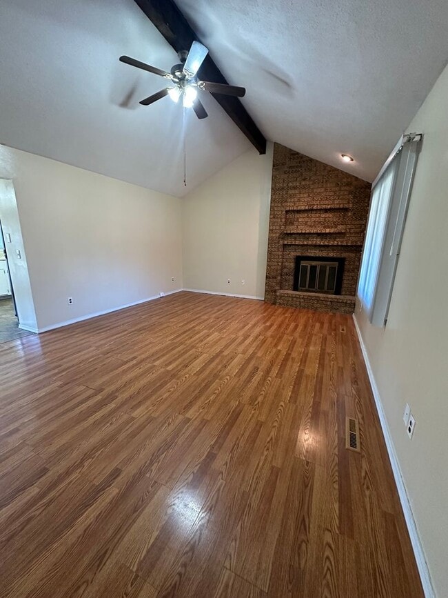 Building Photo - Beautiful Home, Beautiful Neighborhood - J...