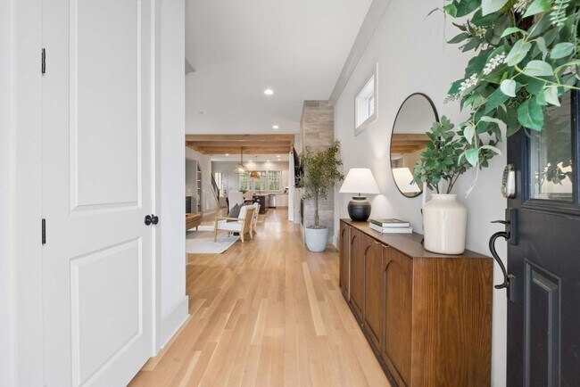 Foto del edificio - 6368 Alamo Pl