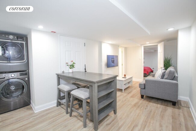 Building Photo - 6 St Francis Pl