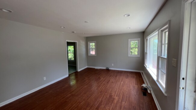 Building Photo - 10694 Clarksville Pike