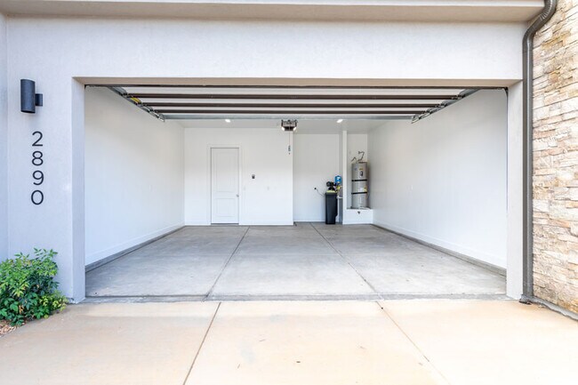 Building Photo - 2882 E Snowberry Dr