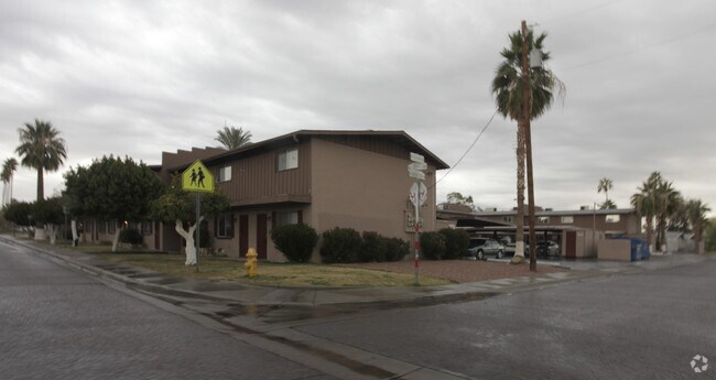 Foto del edificio - Phoenician Town Homes