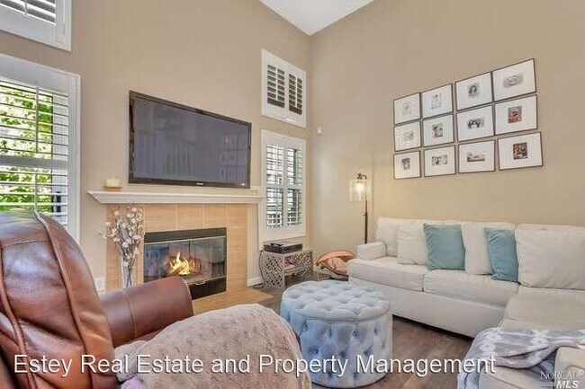 Building Photo - 3 br, 2.5 bath House - 498 East E Street