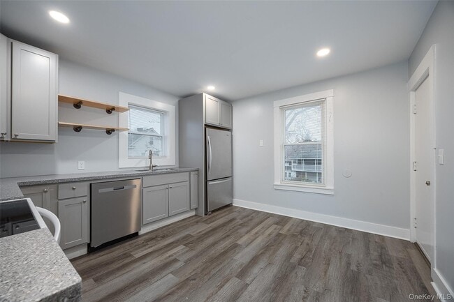 Building Photo - 5 Orchard Pl