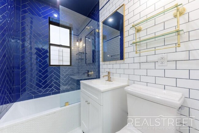 Foto del edificio - 4 bed | 3 Full Bath In Prime Brooklyn Heights