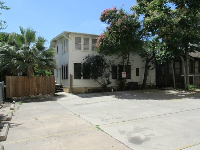 Building Photo - 2305 Rio Grande St