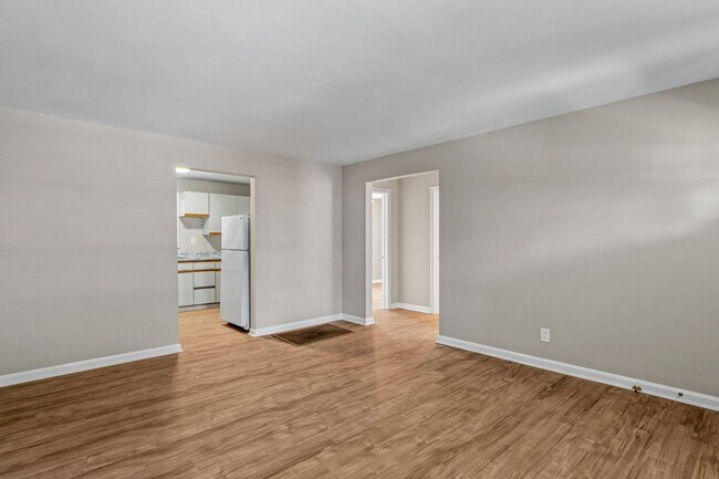 Building Photo - 508 Mayflower Dr