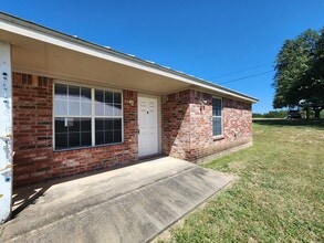 Building Photo - 811 E Ave I