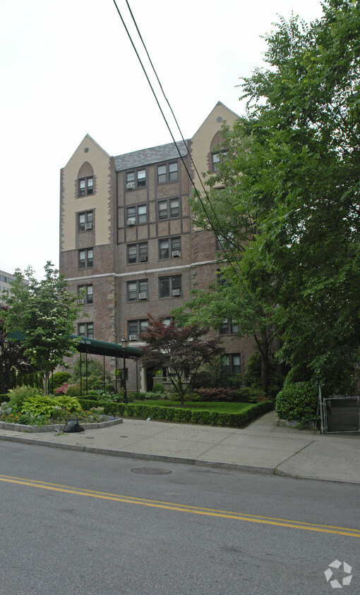 Foto del edificio - 42 Barker Ave