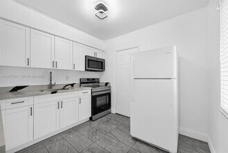 Building Photo - 6432 NE 1st Ct