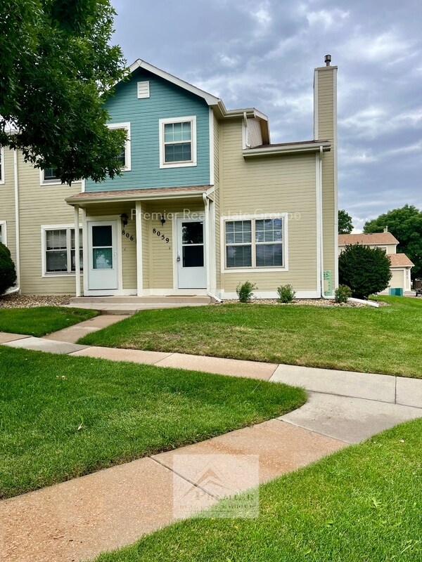 Foto principal - 8059 Lexington Park Dr