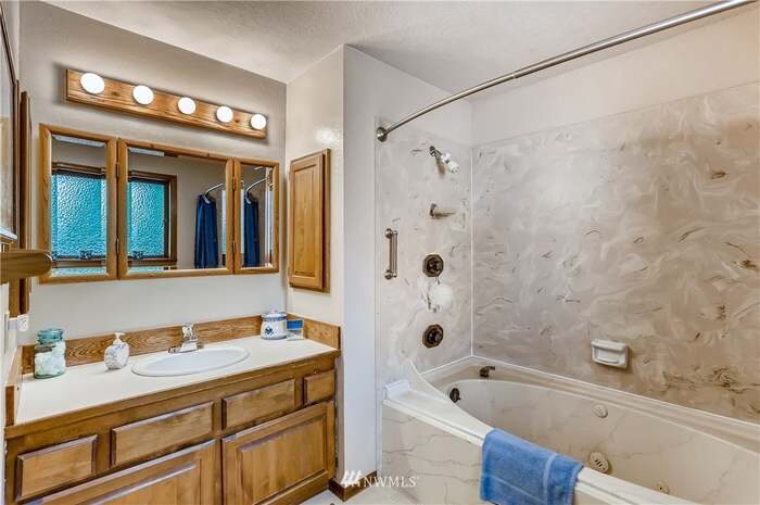 Foto del edificio - 811 175th St SW
