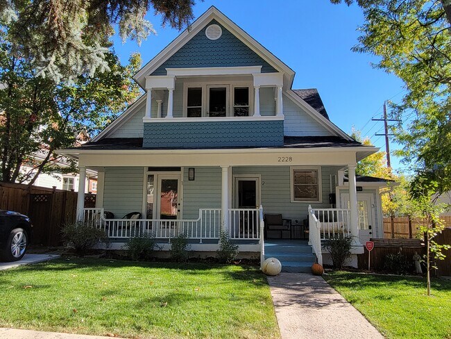 Frente de la casa - 2228 17th St