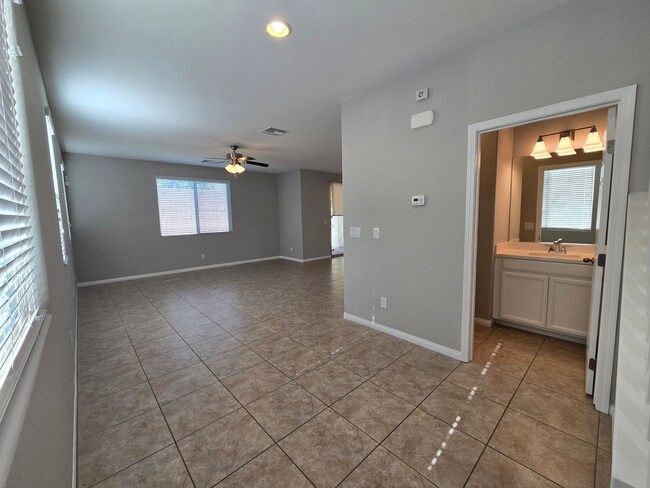 Foto del edificio - A Fabulous 3 Bedroom Home in SW. Las Vegas