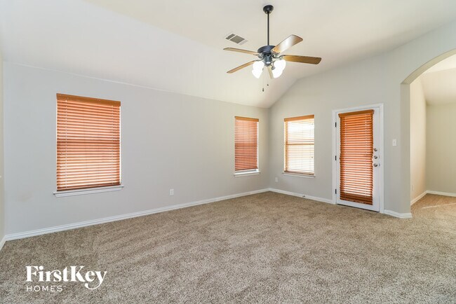 Foto del edificio - 8402 Grandvista Ln