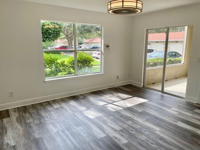 Foto del edificio - 1760 Palm Cove Blvd