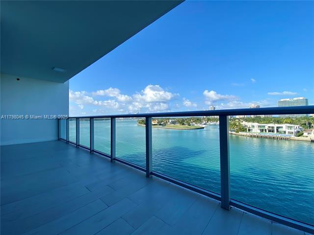Foto del edificio - 10201 E Bay Harbor Dr