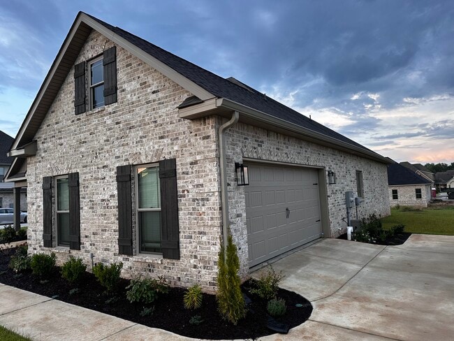 Building Photo - 115 Blue Mist Ln