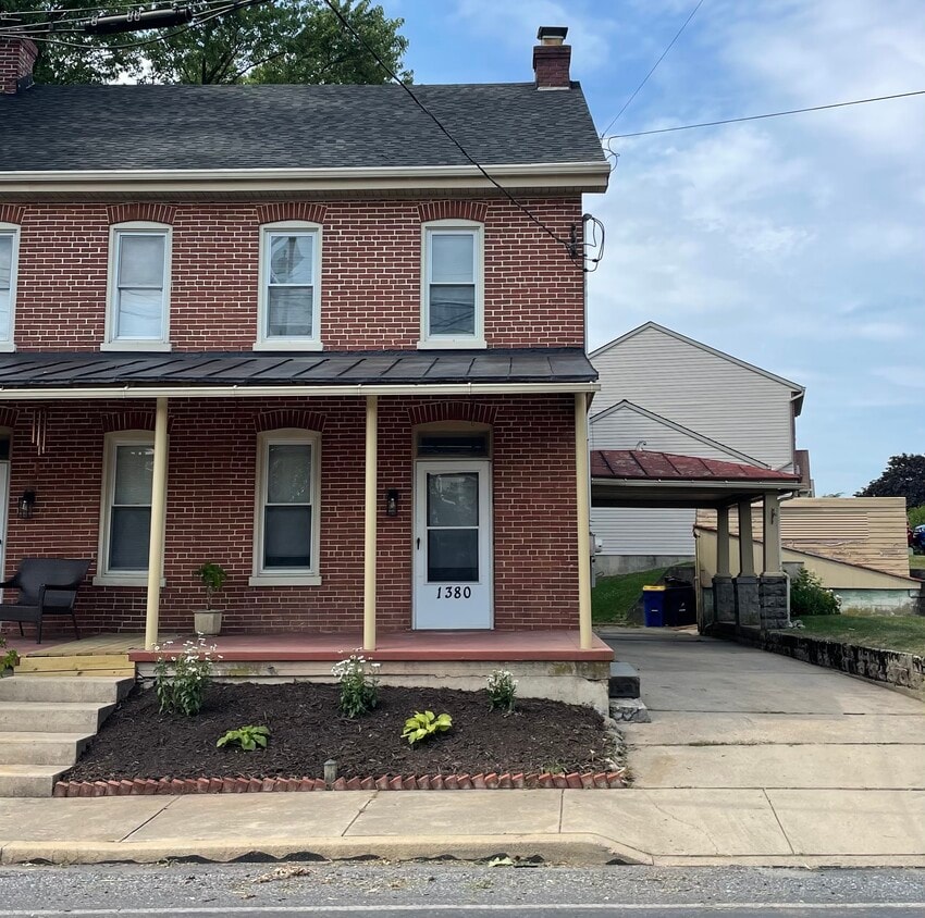 Front of house - 1380 Diamond Station Rd