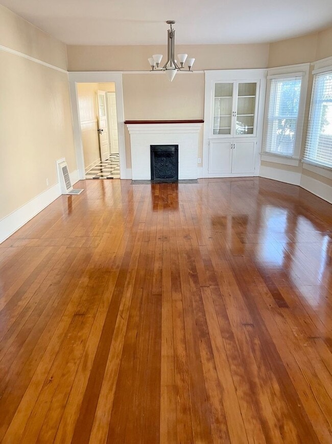 Building Photo - 3RD AVE.