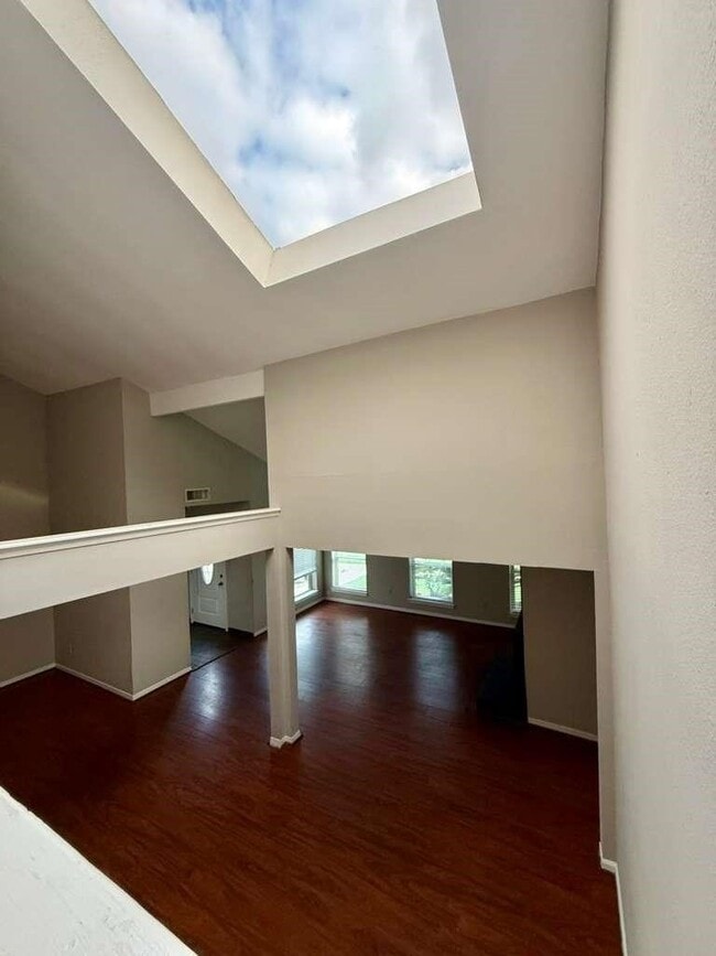 Foto del edificio - 9353 Westwood Village Dr