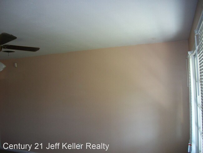 Building Photo - 3 br, 1.5 bath House - 2800 Vernon Dr