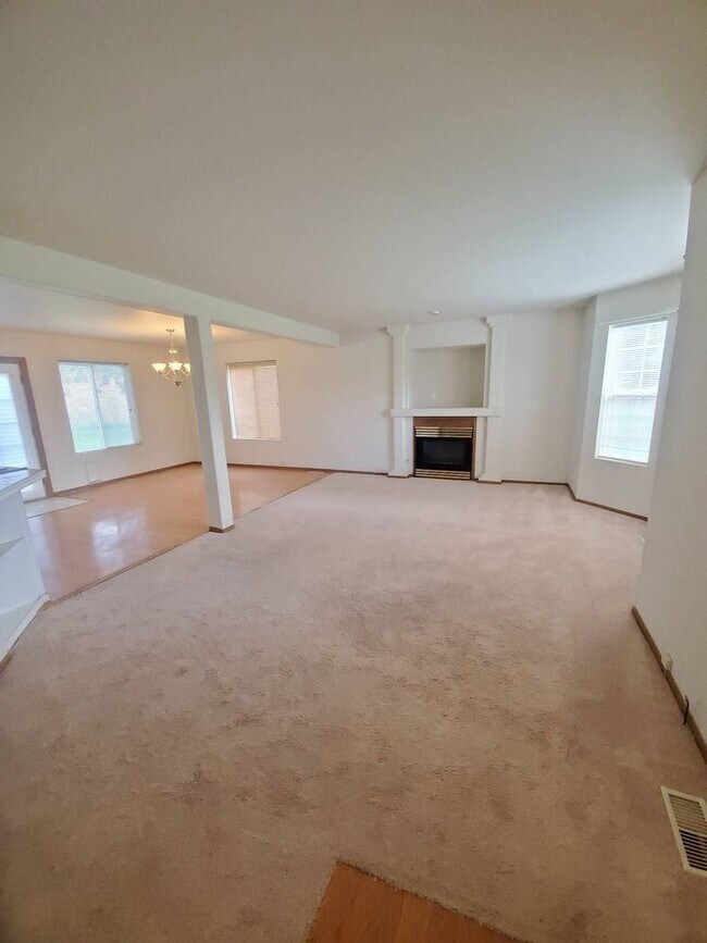 Foto del edificio - 3 br, 2.5 bath House - 8307 Harrington Lan...