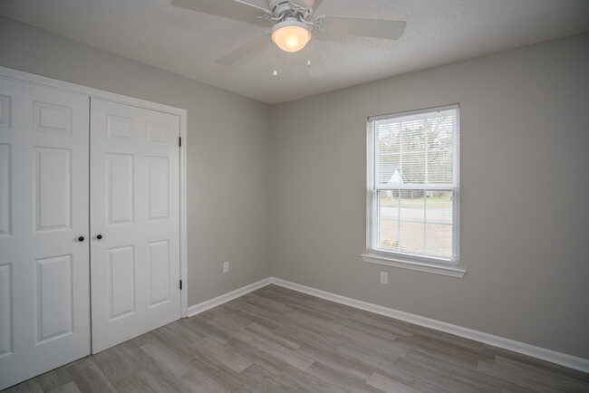 Foto del edificio - 2540 Parkland Blvd