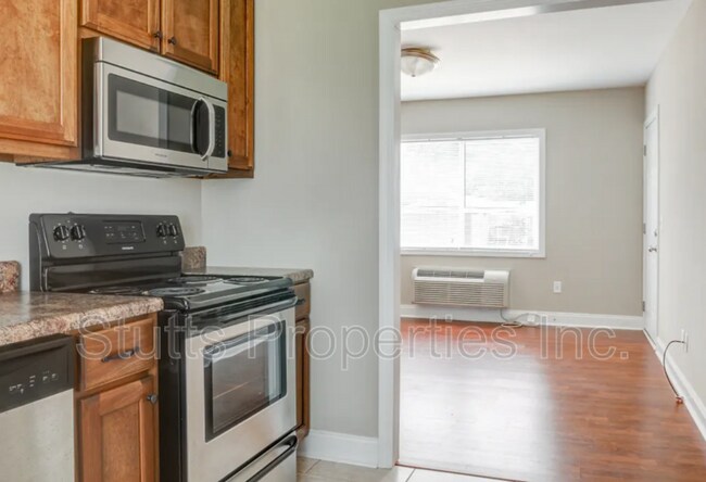 Foto del edificio - 1246 Graham Ave