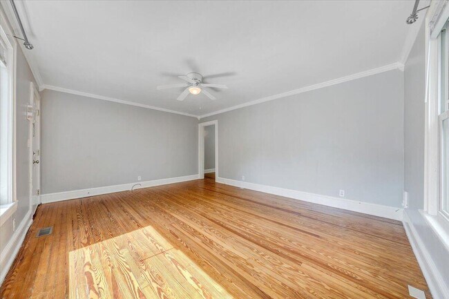 Foto del edificio - 812 Mississippi Ave NE