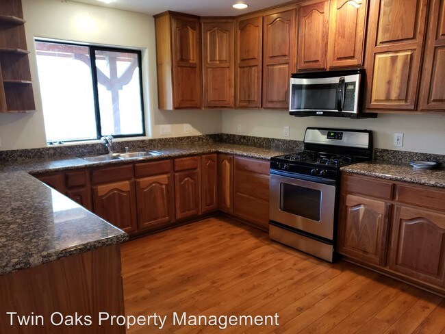 Building Photo - 3 br, 2 bath House - 2121 Glacier