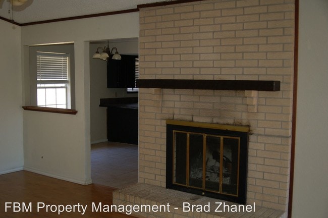 Building Photo - 1200 Phillips Dr