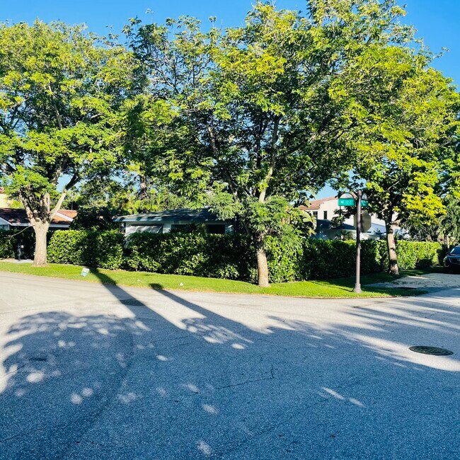 Foto del edificio - 1203 N Victoria Park Rd