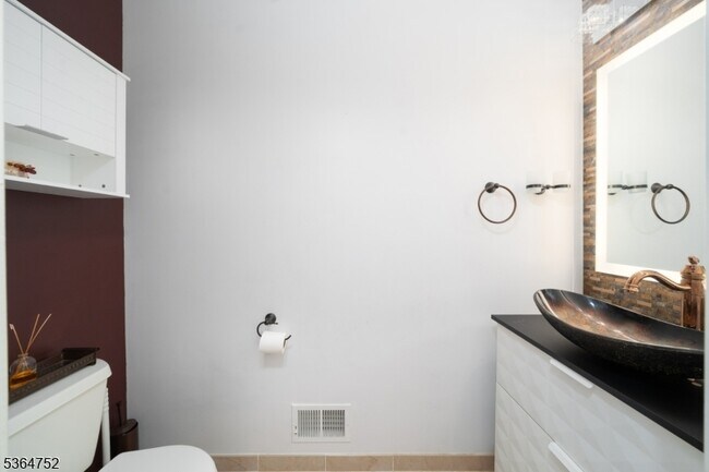 Foto del edificio - 593 Hartford Dr