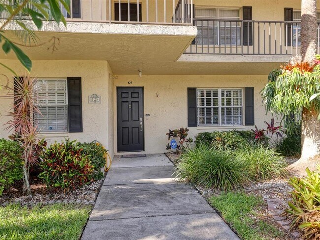 Building Photo - 6999 W Country Club Dr N