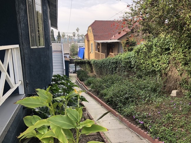 Walk way to parking area - 1423 Mohawk St